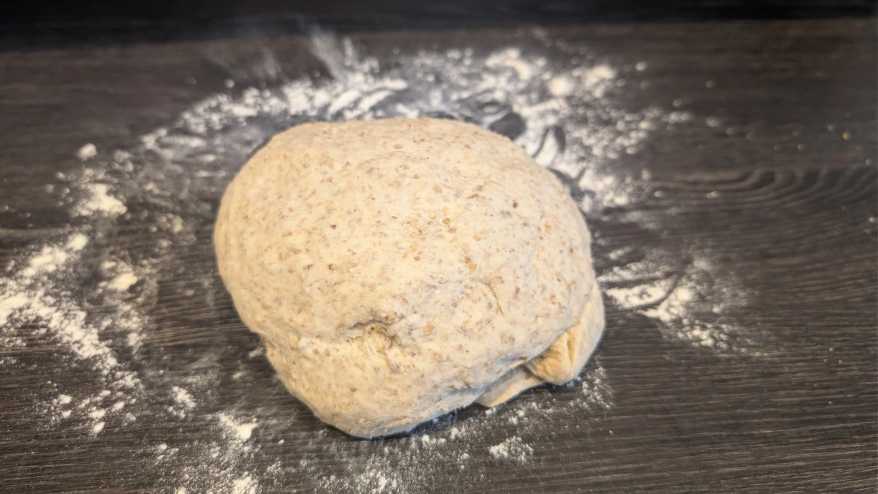 Der fertige Teig auf der Arbeitsfläche